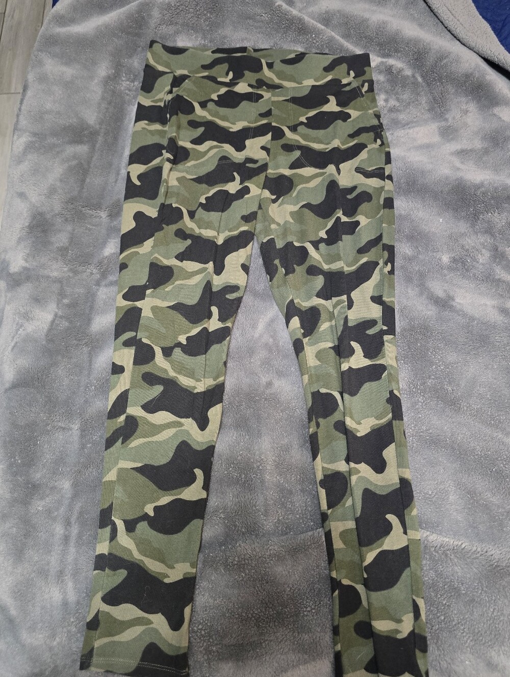 Torrid Camo Print Leggings with Pockets - Green & Black Sz 1